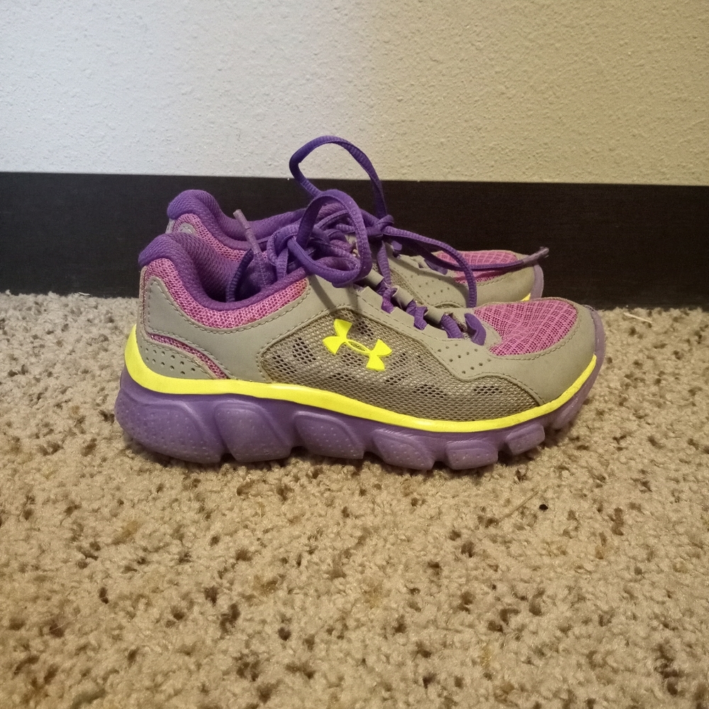 Girls under armour tennis shoes